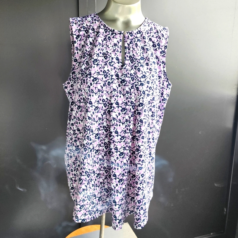 NWOT  PURPLE/BLACK/WHITE FLORAL SLEEVELESS BLOUSE ~ SIZE MEDIUM